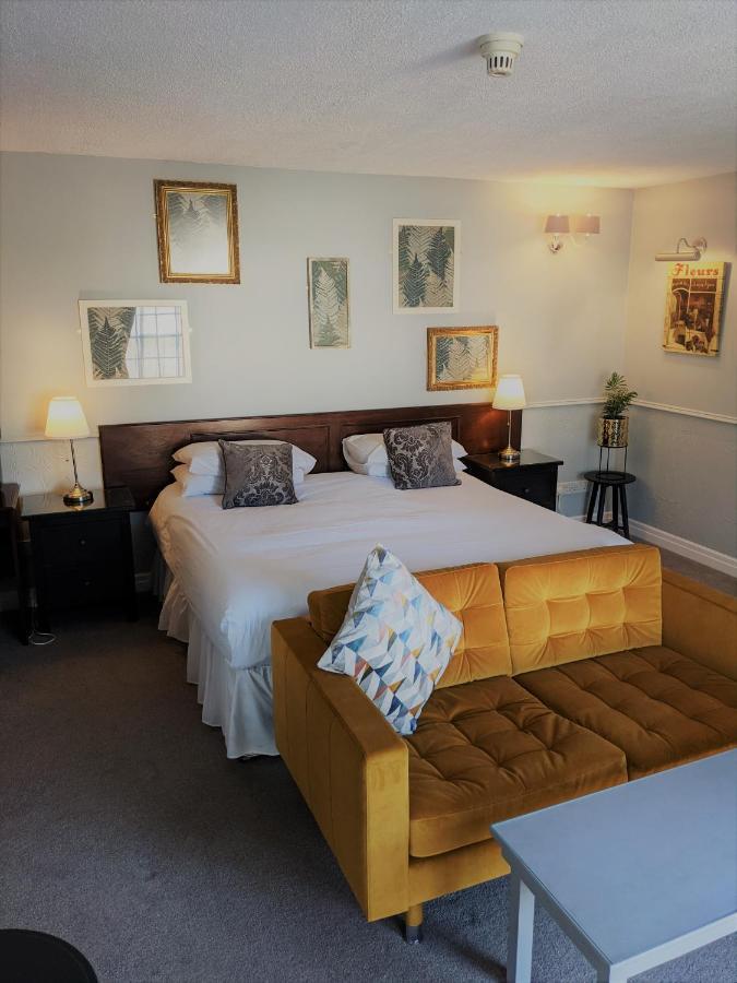 Manor Court Hotel Carnaby Exteriör bild